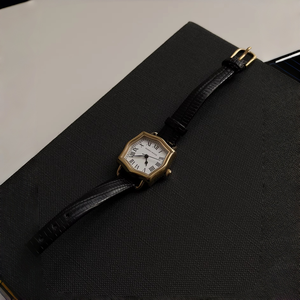 Orologio da Donna Vintage Stile Retrò con Quadrante Poligonale, Cinturino Nero e Oro - Product Image 2