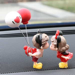 Accesorios <span class=keywords><strong>de</strong></span> coche <span class=keywords><strong>de</strong></span> dibujos animados modernos, venta al por mayor, adornos <span class=keywords><strong>de</strong></span> decoración <span class=keywords><strong>de</strong></span> resina para parejas besándose - Product Image 5
