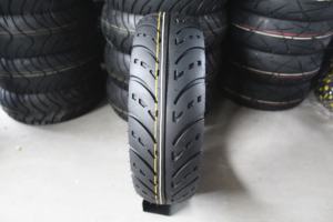 Pneu de moto de 130/60 à 13 de haute qualité et à prix raisonnable, pneu de moto de rue, pneu de moto standard de nature130/60-13 - Product Image 2