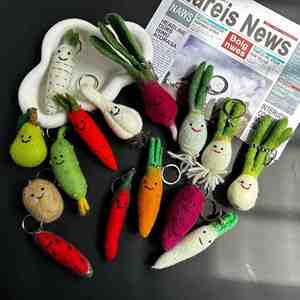 Llaveros de Fieltro de Lana de Alta Calidad con Diseño de Frutas y Verduras, Mini Llaveros 3D de Fresa, Aguacate, Calabaza y Uva - Product Image 5
