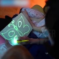 Tableau de dessin lumineux populaire pour enfants, planche à dessin magique, veilleuse fluorescente, bloc-notes lumineux