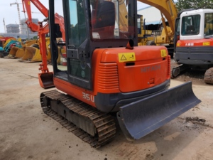 Mini-excavatrice sur chenilles Hitachi ZX30U d'occasion de 3 tonnes, certifiée CE, prête à être expédiée, excavatrice à bras court à oscillation zéro - Product Image 4