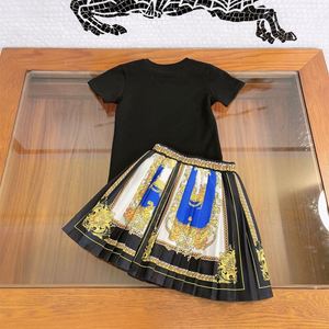 เสื้อผ้าเด็กคุณภาพสูงสไตล์ยุโรปและอเมริกา ชุดกระโปรงเด็กผู้หญิงสำหรับฤดูร้อน ลายดอกไม้สไตล์ตะวันตก เสื้อยืด+กระโปรงจีบ - Product Image 2