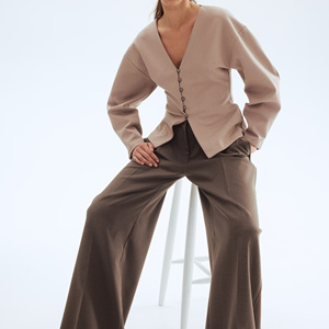 <span class=keywords><strong>Cardigan</strong></span> in maglia con scollo a V <span class=keywords><strong>Beige</strong></span> con accenti di bottoni in metallo, un <span class=keywords><strong>Cardigan</strong></span> a maniche lunghe con colori Olid stile comodo e semplice - Product Image 2