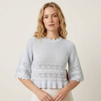 Haut à volants Bella, vêtements en tricot pour femmes, fabrication OEM et ODM, manches mi-longues, haut en tricot à volants de haute qualité
