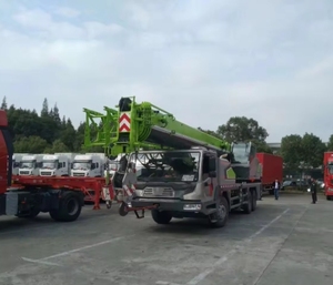 Grues mobiles Zoomlion d'occasion de 25 à 50 tonnes avec système hydraulique doté de composants centraux Moteur Moteur Pompe PLC - Product Image 4