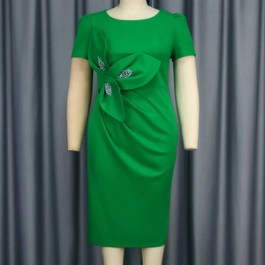 Vestido casual de mujer con cuello redondo y manga corta, diseño de trébol con cuentas, dobladillo con volantes, estilo lápiz, color verde, venta al por mayor. - Product Image 4