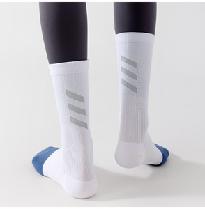 OEM bagliore al Neon in calzini scuri senza soluzione di continuità punta alta riflettente di sicurezza notturna all'aperto escursioni riflettenti <span class=keywords><strong>da</strong></span> ciclismo calze <span class=keywords><strong>da</strong></span> corsa - Product Image 4