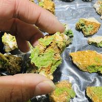 Spesimen mineral kristal piromorfit spiritual kualitas tinggi batu mentah hijau oranye kristal untuk dekorasi meditasi