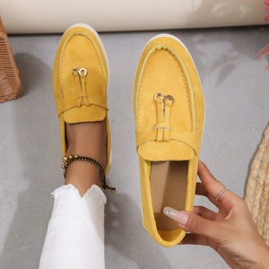 Mocassins à enfiler en toile respirante <span class=keywords><strong>de</strong></span> haute qualité avec pompons pour femmes, style européen-américain, nouvelle collection 2024, grandes tailles 43 et petites tailles - Product Image 3