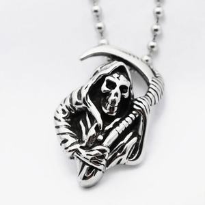 Collier pendentif en acier inoxydable, bijoux fantaisie, pendentif tête de mort faucille de la mort en acier titane, bijoux pour hommes - Product Image 2
