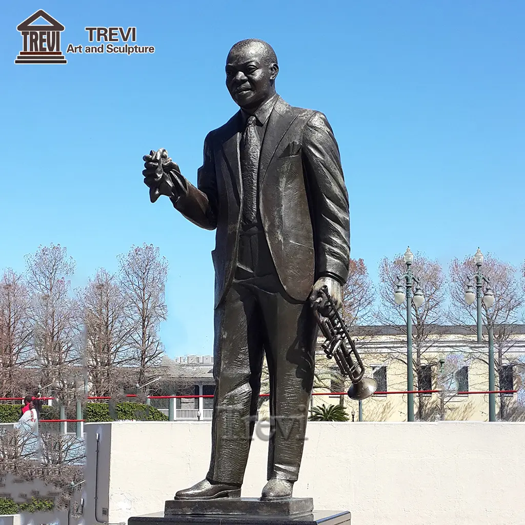 맞춤형 유명한 루이 암스트롱 조각 청동 연주 색소폰 동상