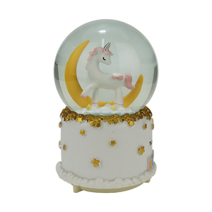 Unicorno personalizzato in resina artificiale volare su rainbow snowglobe con musica e luce per l'arredamento del desktop e il regalo di festa - Product Image 5