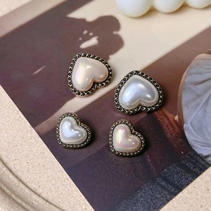 Bouton décoratif de mode de haute qualité tige de couture en métal en alliage bouton en métal en forme de coeur pour vêtements - Product Image 5