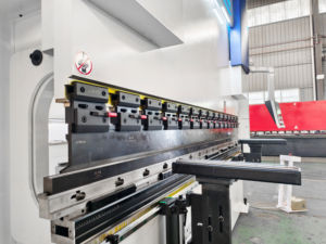 SANXIN pressa in metallo 2.5m 3m 4000mm idraulica CNC pressa piegatrice 4 + 1 asse CNC macchina attrezzatura con CE - Product Image 3