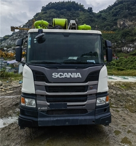 Pompe à béton d'occasion Zoomlion de 56 mètres, alimentée au diesel, de marque de premier plan, à bas prix, avec composants essentiels (moteur et alternateur) en provenance de Chine - Product Image 1