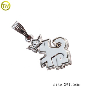 Ciondoli con Logo rotondo personalizzato in lega <span class=keywords><strong>di</strong></span> zinco per <span class=keywords><strong>gioielli</strong></span> appendi etichette Logo del marchio ciondolo con nome piccolo per la creazione <span class=keywords><strong>di</strong></span> collane - Product Image 2