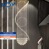 Lustre en cristal carré long doré sur mesure pour hôtel, avec LED pour escalier et commande sans fil