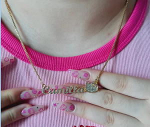 Collier à pendentif personnalisé en acier inoxydable plaqué or avec dessin animé Hello K Bijoux de chaîne de mode personnalisés pour cadeau unisexe Vente en gros - Product Image 4