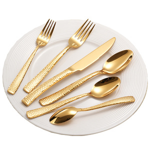 Ensemble <span class=keywords><strong>de</strong></span> couverts en acier inoxydable martelé en or en vrac couteau <span class=keywords><strong>de</strong></span> <span class=keywords><strong>table</strong></span> <span class=keywords><strong>de</strong></span> restaurant cuillère fourchette ensembles <span class=keywords><strong>de</strong></span> couverts <span class=keywords><strong>de</strong></span> mariage - Product Image 1