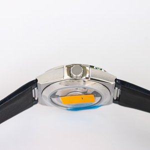 Reloj de Hombre Mecánico Automático de Lujo Ultra Prestigioso con Diseño de Cuatro Garras, Esfera Plateada, Manecillas Azules, Caja de Acero, Correa de Cuero Azul y Fecha - Product Image 3