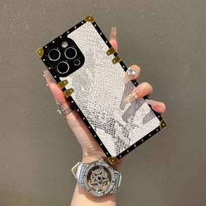 เคสกันกระแทกมีเชือกสำหรับ iPhone 11/12 Pro/ 13 Pro/ 14 Plus เคสโทรศัพท์หนังงูสำหรับ iPhone 15 Pro/ 16 - Product Image 3