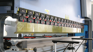 Prensa Plegadora CNC de Funcionamiento <span class=keywords><strong>Continuo</strong></span> 24/7, 250T/4000, con Pantalla Táctil Delem DA53TX para Carcasas de Conmutadores de Red - Product Image 5