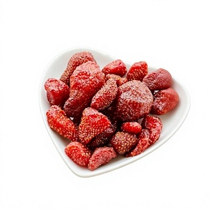 Cubes de fraises séchées douces du Vietnam, ingrédient de fruits de qualité supérieure pour garniture de desserts de boulangerie et fabrication alimentaire - Product Image 1