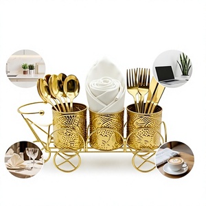 Support de rangement pour vaisselle en forme de chariot doré avec roulettes pour cuisine, élégant organisateur de couverts en métal sur pied - Product Image 4