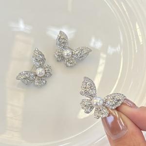 Broche luxueuse en forme de papillon et de perle, polyvalente, haut de gamme, fleur de poitrine, motif élégant et tendance, forme élégante, design abeille - Product Image 5