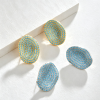 Boucles d'oreilles clous ovales texturées en micro-pavé de turquoise et zircon cubique, plaquées or 18 carats et argent, style géométrique classique, par CustomJewelry
