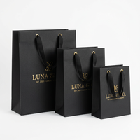 Sac de courses en papier noir aseptique écologique personnalisé de luxe avec logo en feuille d'or pour la promotion et l'emballage en supermarché