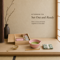 Boîte cadeau en bois pour matcha, avec couvercle coulissant à motif grain de bois, compartiments ajustés, découpe pour poignée intégrée et insert encastré