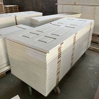 Porte intérieure pré-fabriquée en MDF à âme alvéolaire, panneau blanc apprêté, avec cadre décoratif, pour appartements