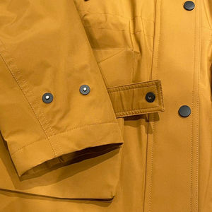 Veste technique pour homme en toile jaune personnalisée, imperméable, rembourrée de duvet, résistante à l'usure, à capuche, doudoune pour homme - Product Image 5