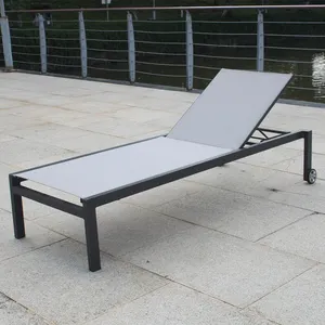 Sedie da piscina a buon mercato per esterni leggero pieghevole chaise lounge lettino in metallo nero chaise lounge