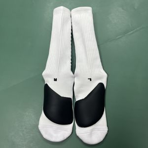 2025 nuovo arrivo in fabbrica, il calcio personalizzato protegge il Design gratuito <span class=keywords><strong>con</strong></span> impugnatura da imballaggio per atleti calzini antiscivolo sport giarrettiera - Product Image 1