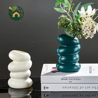 Vas Kreatif Gaya Baru Grosir Vas Porselen Spiral Putih Dekorasi Rumah Vas Plastik Nordik