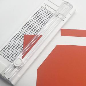Machine à découper le <span class=keywords><strong>papier</strong></span> à main multifonctionnelle A4 de 12 pouces personnalisée pour le bricolage Petite règle pour le coupe-<span class=keywords><strong>papier</strong></span> avec règle Outil électrique manuel - Product Image 3
