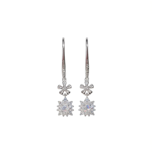 Orecchini pendenti a forma di fiocco di neve in oro bianco con zirconi rotondi incastonati a griffe per gioielli romantici da donna per matrimoni - Product Image 1