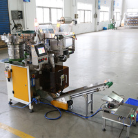 Machine automatique de comptage et d'emballage de vis