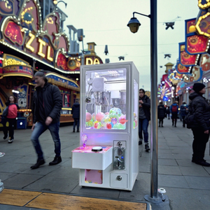 Полноразмерный мини-кран с когтями, прочная металлическая монетная игра для сбора кукол и сокровищ, английская версия - Product Image 1