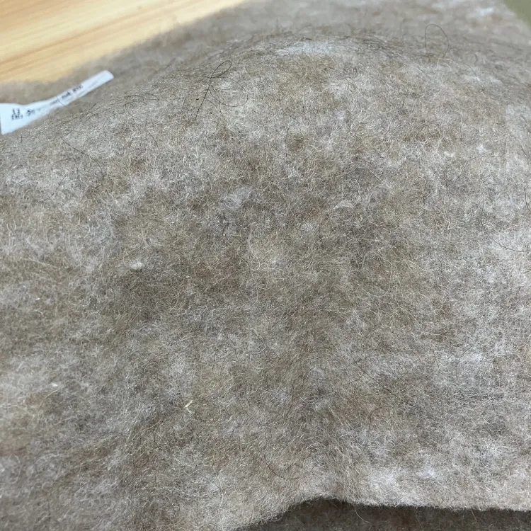 Custom 100% alpaca wool flake high quality raw alpaca cashmere wool padded wadding fleece wool alpaca fluffy wadding factory