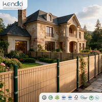 Lattes de clôture verticales en PVC Kenda Bamboo Color 4,9 cm pour clôture grillagée, durables et écologiques pour jardins et cours