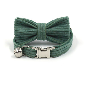 Collier pour chat mignon au design unique, prix d'usine, avec cloche et nœud papillon assorti, en velours côtelé vert foncé personnalisé, colliers pour chatons personnalisés - Product Image 3