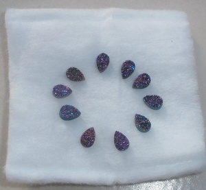 10 pierres précieuses de quartz drusy mystique vertes créées en laboratoire, taille poire, avec jeu de couleurs, 6x4x2mm chacune, pour la fabrication de bijoux - Product Image 1