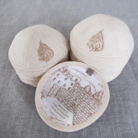 Kippah de Tela de Lino Bordada y Estampada Digitalmente Personalizada. Kippah adecuada para bodas y ceremonias de quinceañera, judía