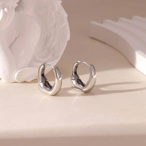 Pendientes de Acero Inoxidable de Alto Pulido en PVD de 18K Chapado en Oro - Product Image 2