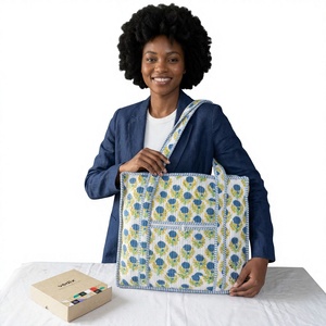 Bolso tote de diseñador con estampado floral y volantes, acolchado de algodón, reutilizable, para llevar al hombro, para compras diarias, con marca personalizada - Product Image 1