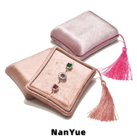 Nouvelle boîte à bagues en velours personnalisée avec logo et pompon, boîte à bijoux portable pour mariage, fiançailles, présentation en magasin, emballage cadeau